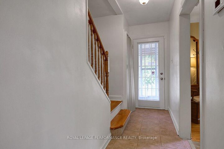 Property Photo:  550 Wolffdale Crescent  ON K1K 1N5 