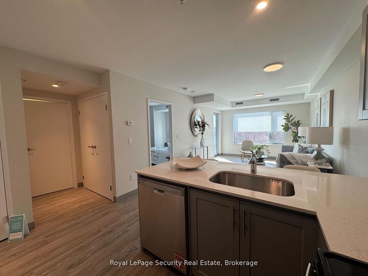 Property Photo:  1015 Innisfil Beach Road 305  ON L9S 1T3 