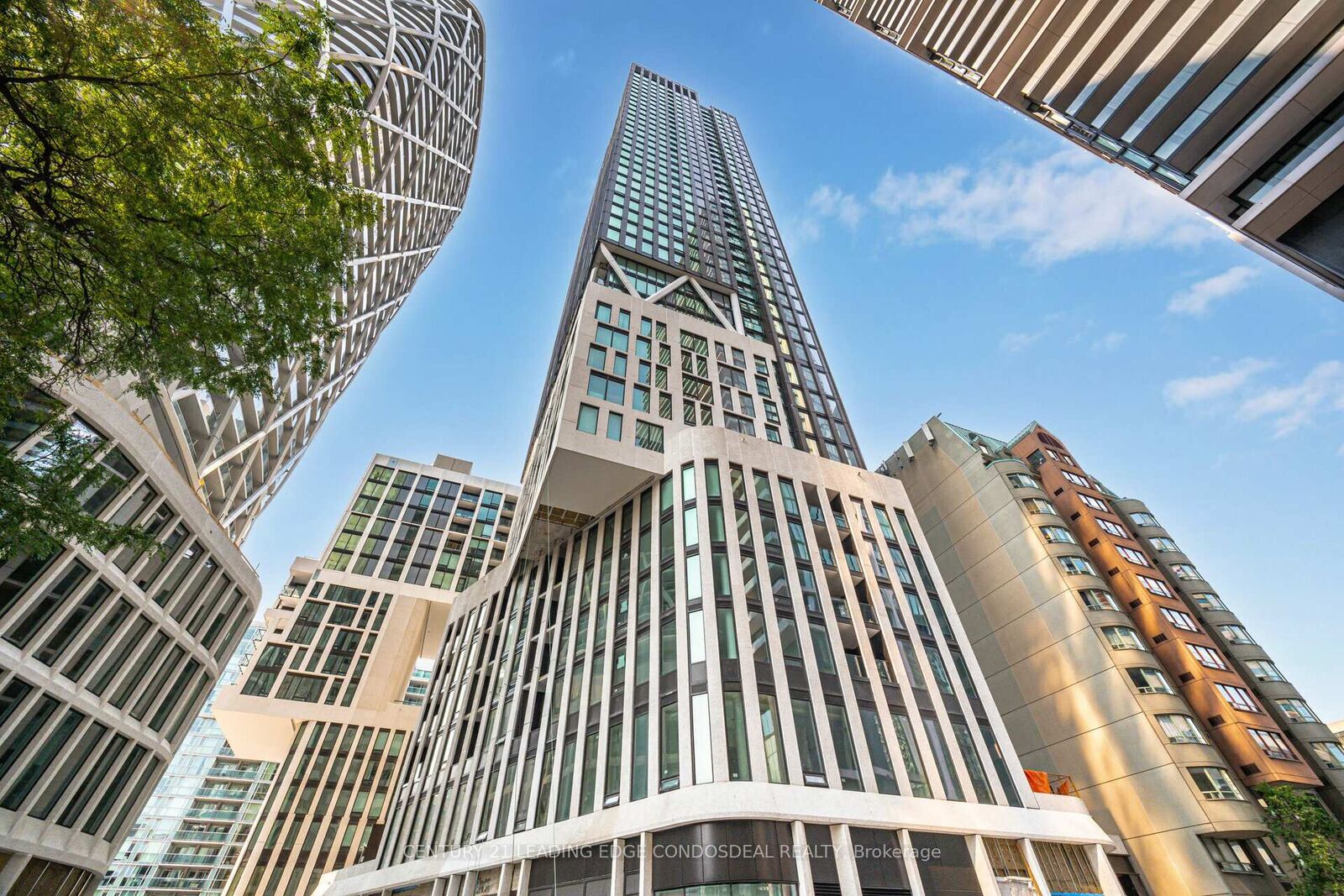 Property Photo:  238 Simcoe Street 802  ON M5T 0E2 