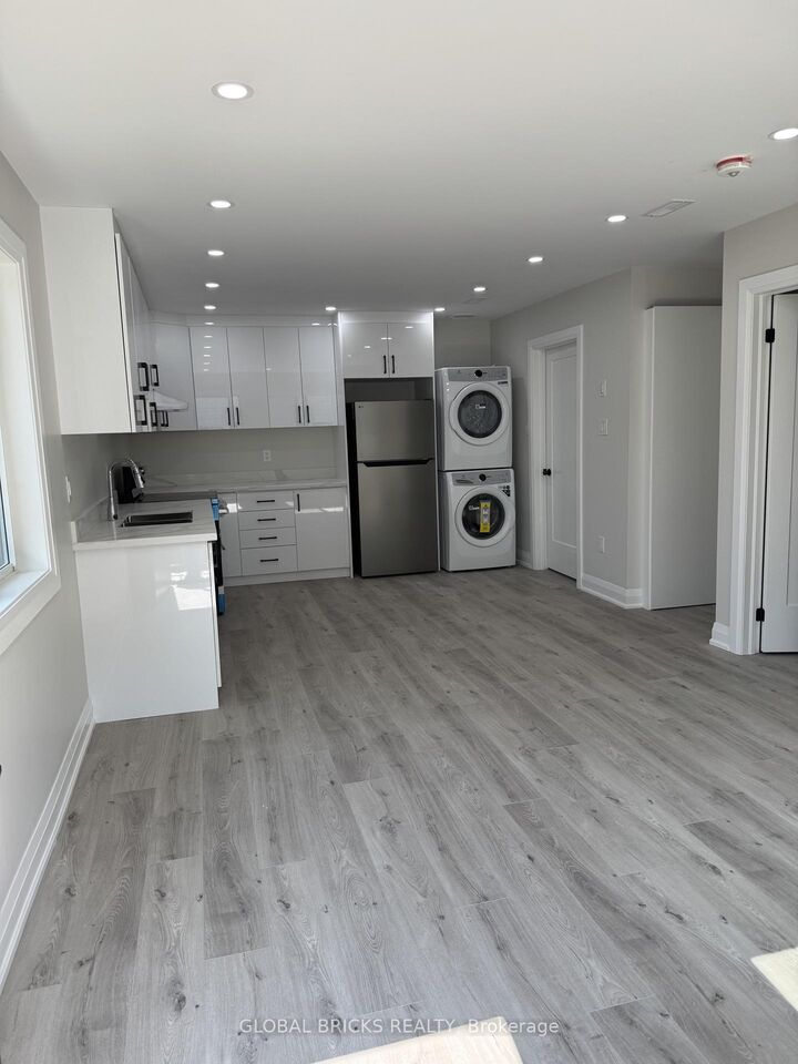 Property Photo:  101 Minerva Avenue Unit 2- Rear Upper  ON M1M 1V8 