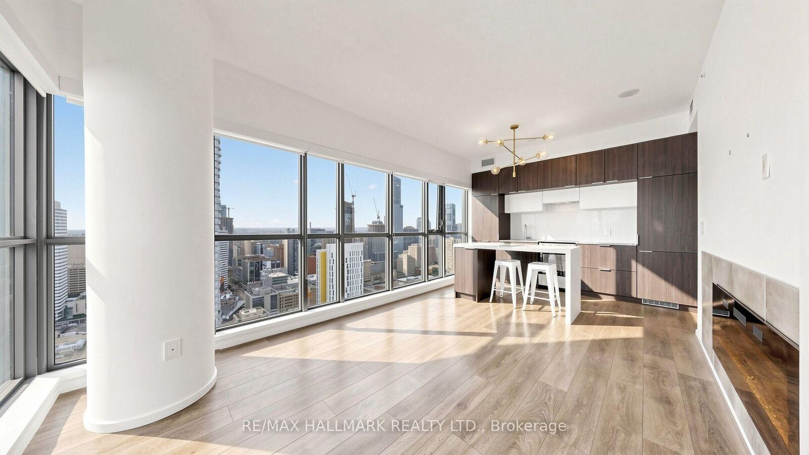 Property Photo:  159 Dundas Street E 3901  ON M5B 0A9 