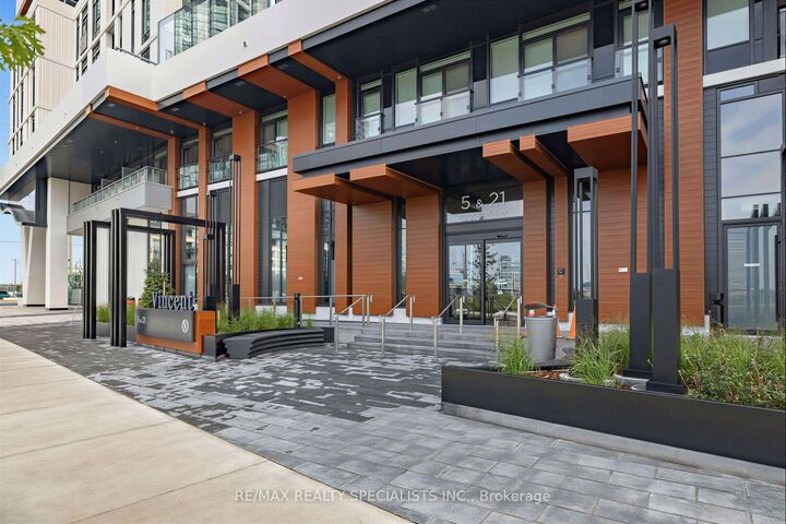 Property Photo:  21 Meadowdale Road 1506  ON L4K 0H6 