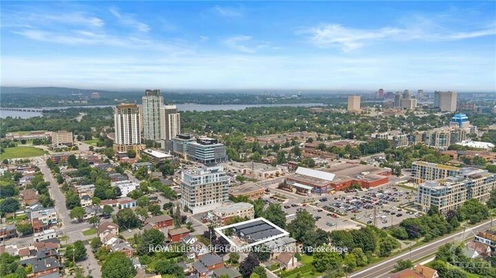 Property Photo:  413 Tweedsmuir Avenue C  ON K1Z 5N6 
