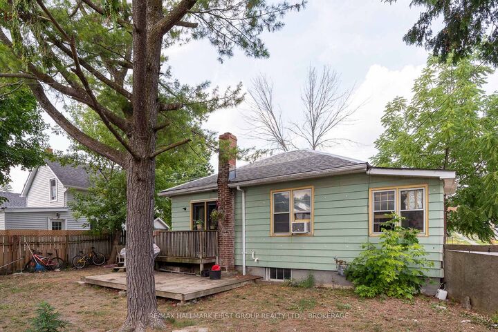 Property Photo:  103 Centre Street  ON K0K 1X0 