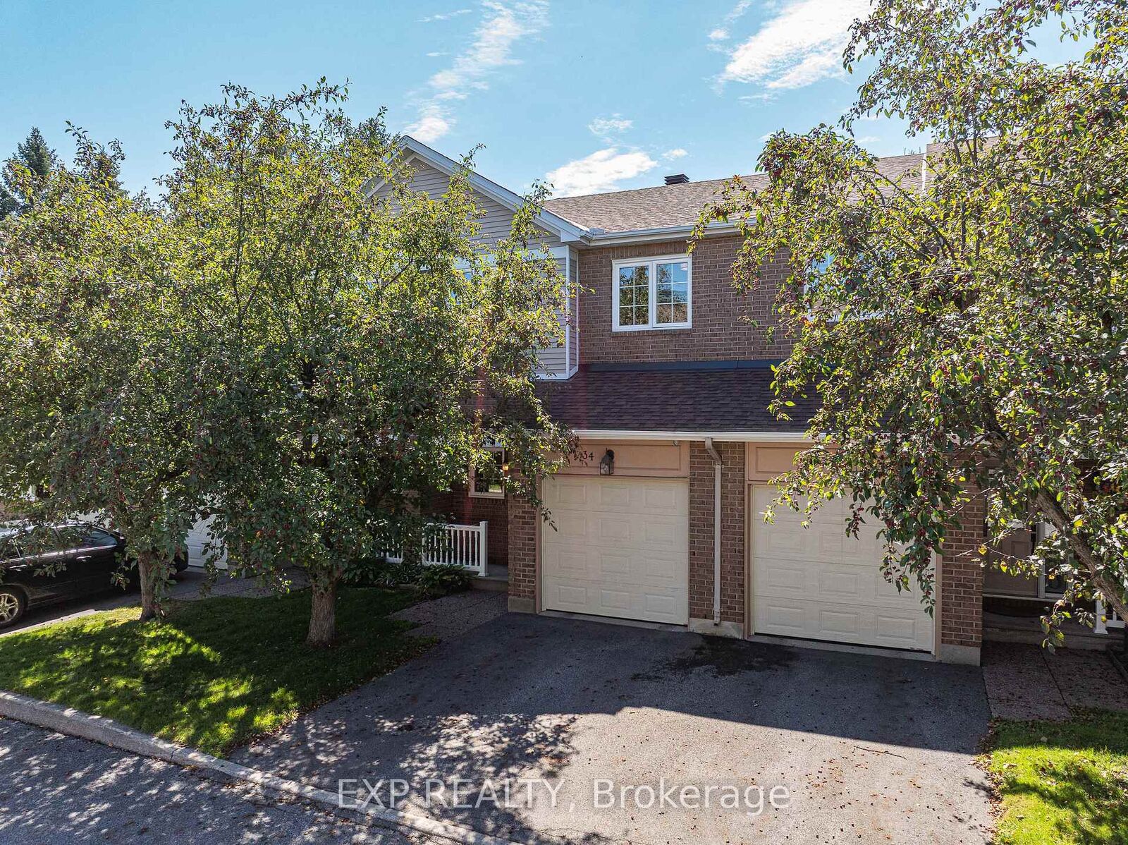 Property Photo:  34 Stonebriar Drive  ON K2G 5X9 