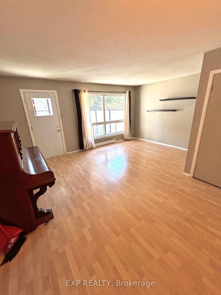 Property Photo:  41 Pixley Private 10  ON K1G 4C3 