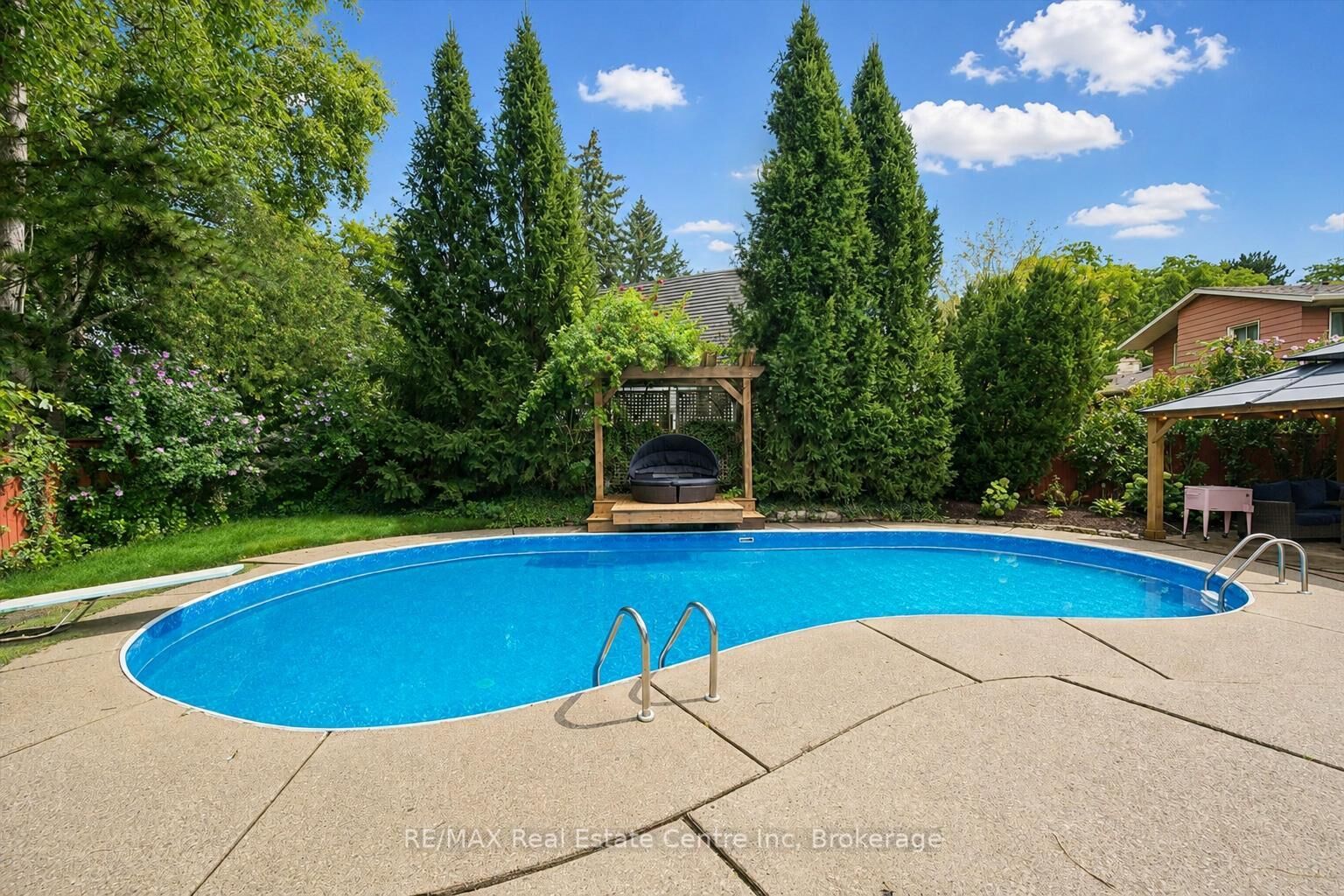 Property Photo:  5 Tamarack Place  ON N1E 3Y5 