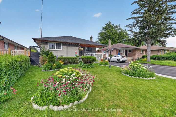 Property Photo:  62 Sundance Crescent  ON M1G 2M2 