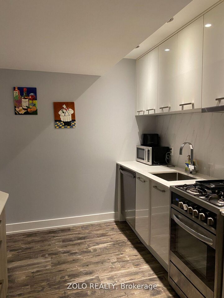 Property Photo:  144 Northcliffe Boulevard  ON M6E 3K6 