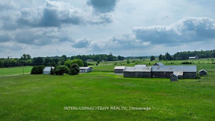 Property Photo:  1965 Marchurst Road  ON K2K 1X7 