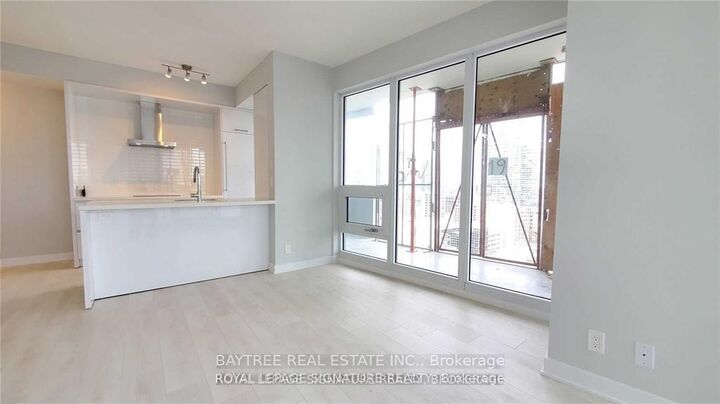 Property Photo:  2221 Yonge Street 1203  ON M4S 2B5 