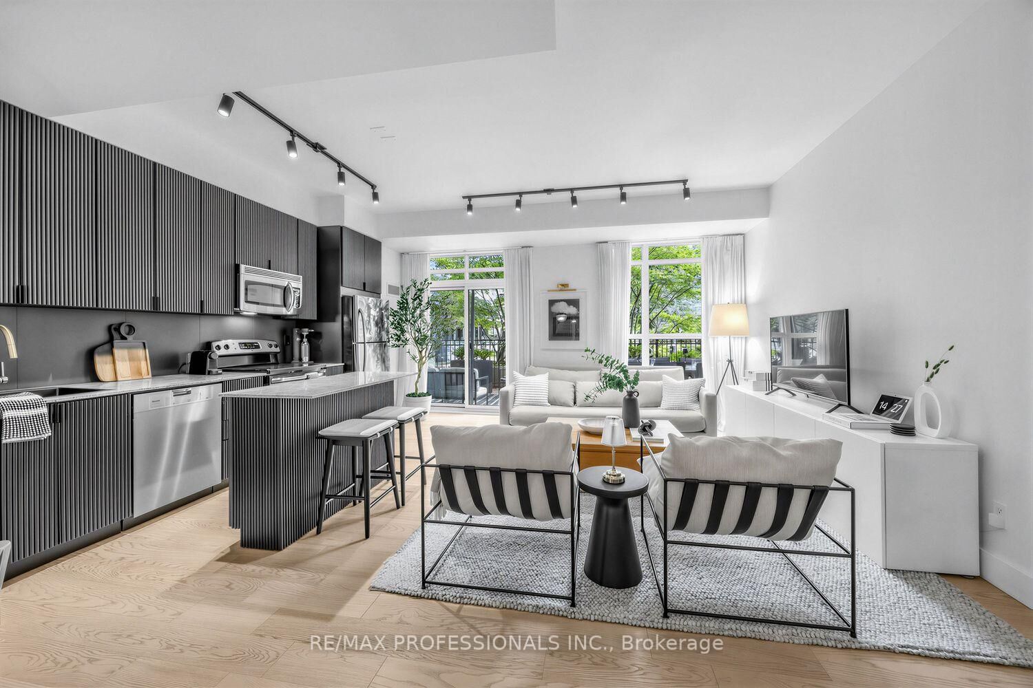 Property Photo:  155 Legion Road N 402  ON M8Y 0A7 