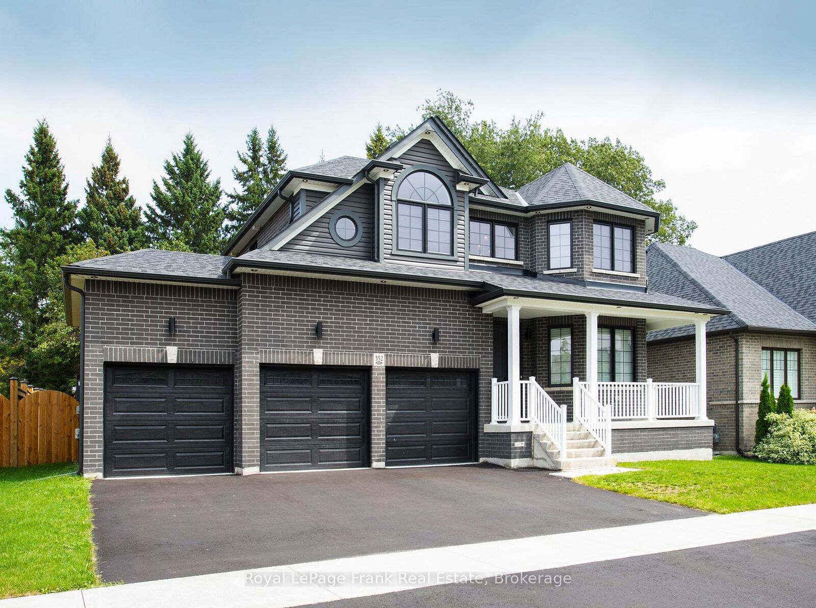 Property Photo:  352 Northglen Boulevard  ON L1C 7E2 