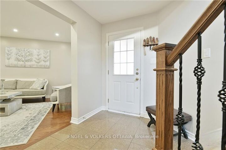 Property Photo:  13 Picasso Drive  ON K1G 5S9 