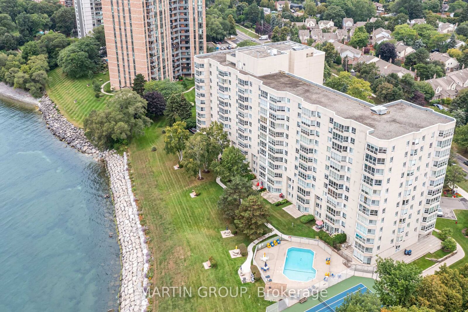 Property Photo:  5280 Lakeshore Road 1102  ON L7L 5R1 