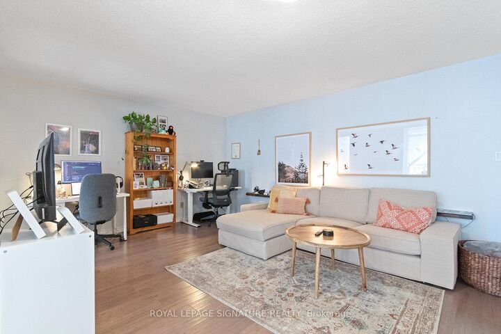 Property Photo:  633 Bay Street 1013  ON M5G 2G4 