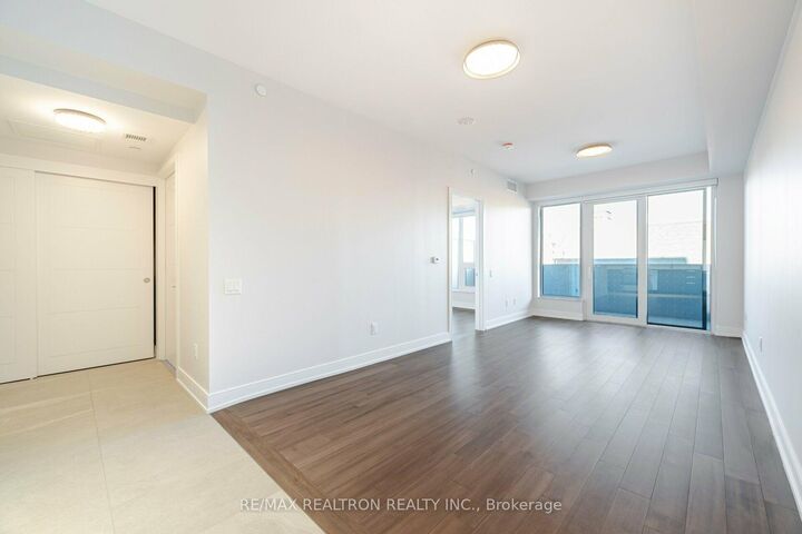 Property Photo:  2525 Bathurst Street 410  ON M6B 2Y9 