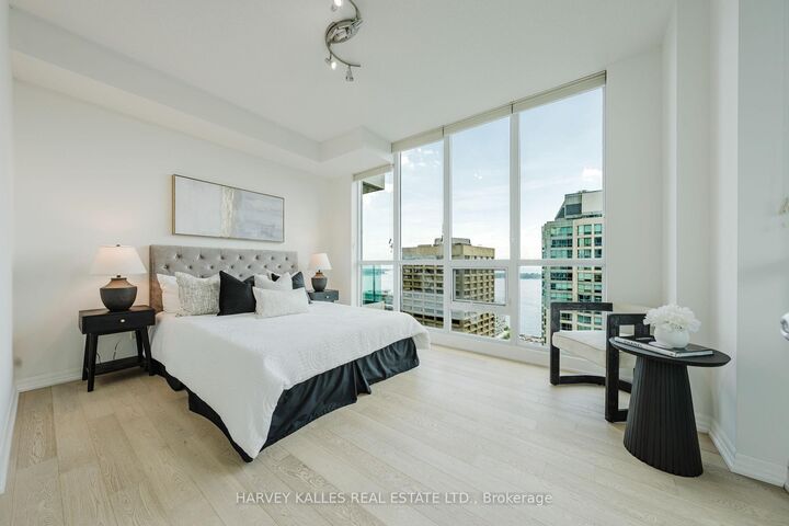 Property Photo:  16 Yonge Street 3211  ON M5E 2A1 