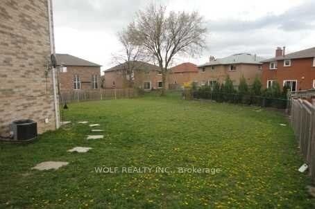 Property Photo:  4743 Apple Blossom Circle  ON L5V 3C7 