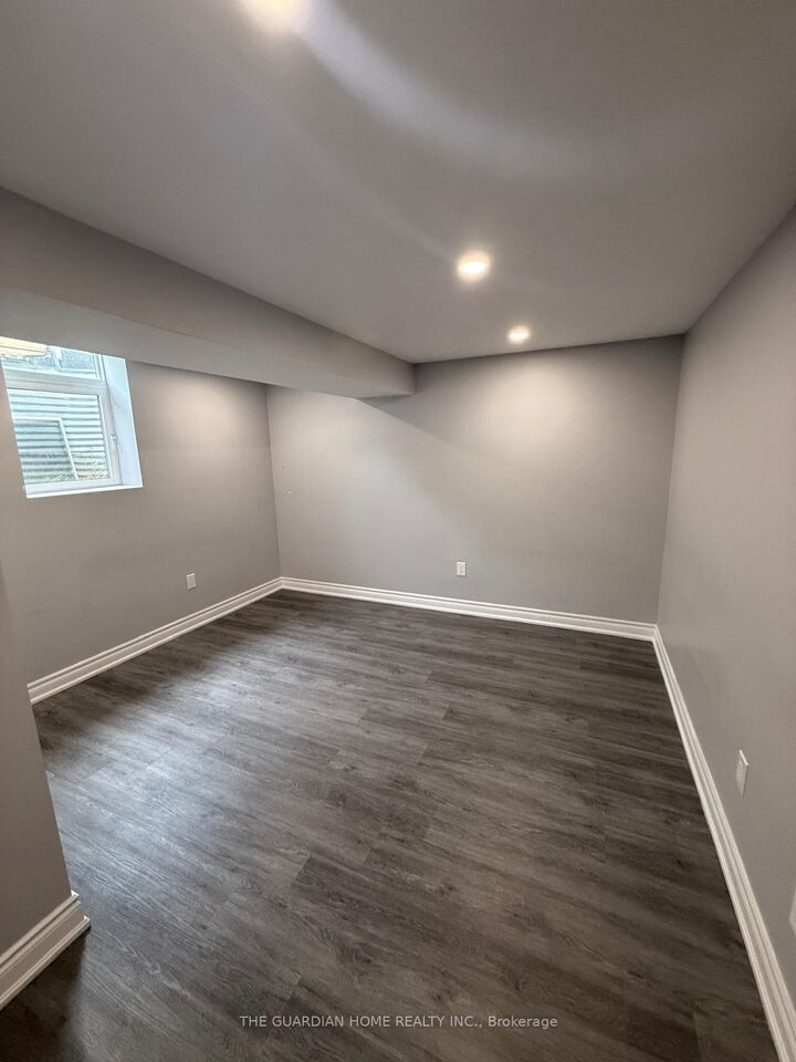 Property Photo:  117 Sleepy Hollow Place Bsmt  ON L1R 0E4 