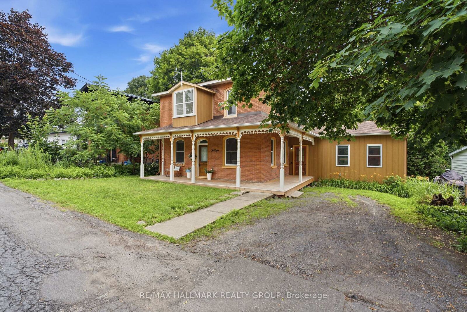 Property Photo:  71 Union Street  ON K0B 1R0 