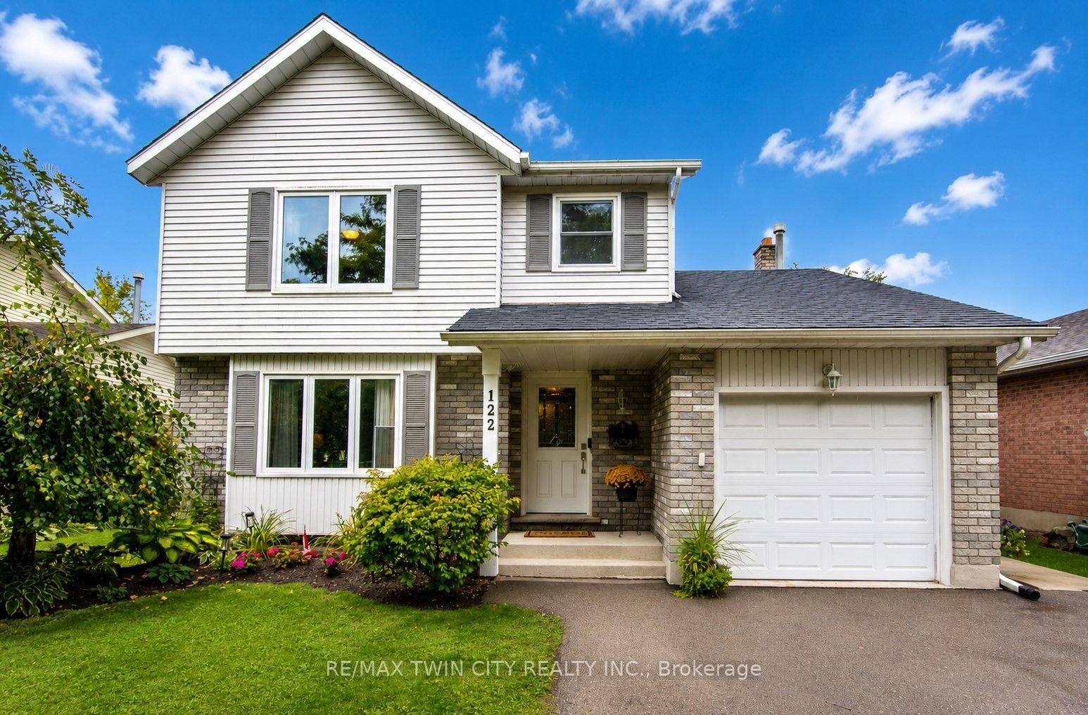 Property Photo:  122 Bier Crescent  ON N3A 1Y4 