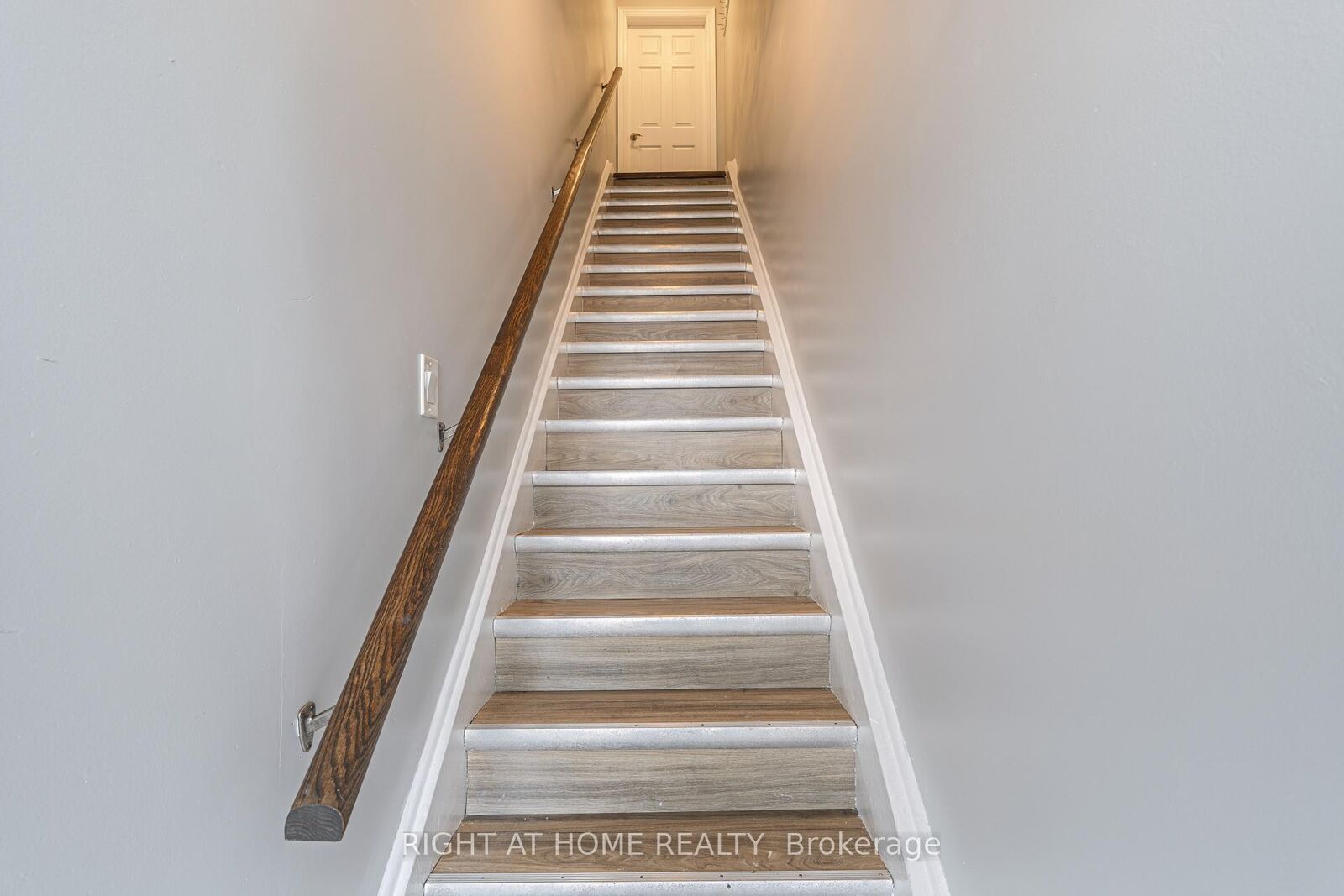 Property Photo:  1132 The Queensway Avenue A  ON M8Z 1P7 
