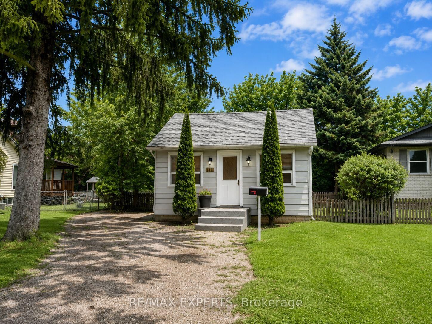 Property Photo:  142 Riveredge Drive  ON L4P 2P3 