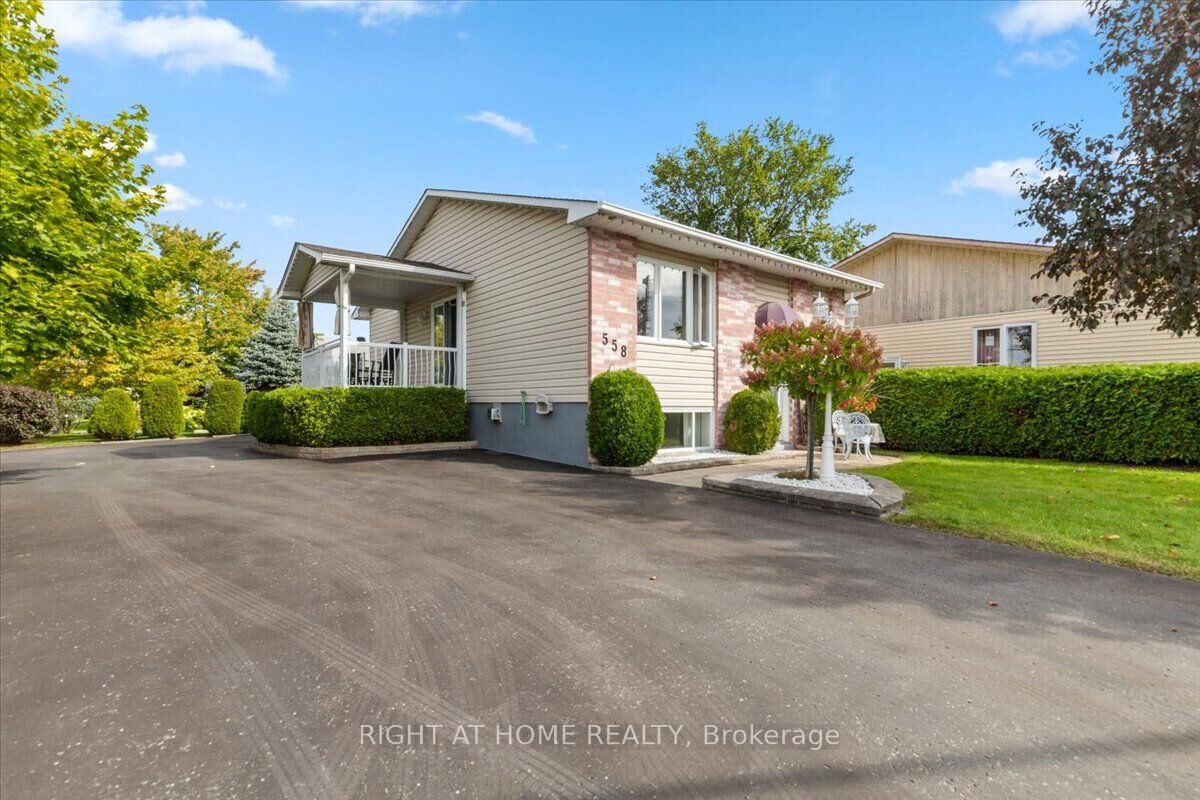Property Photo:  558 Laurier Street  ON K4K 1E7 