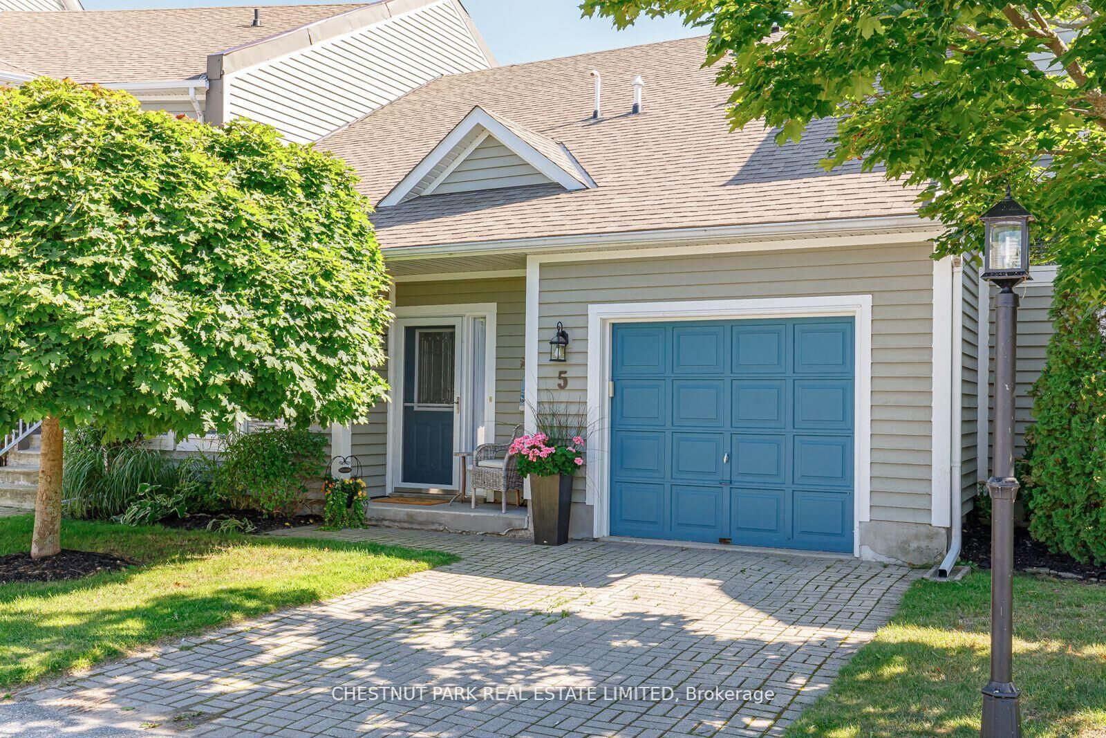 Property Photo:  5 Cranberry Surf N/A  ON L9Y 5C4 