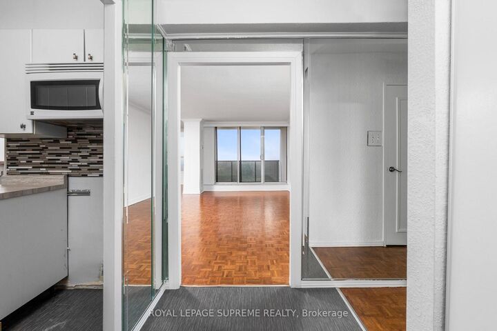 Property Photo: 85 Emmett Avenue 2409 ON M6M 5A2