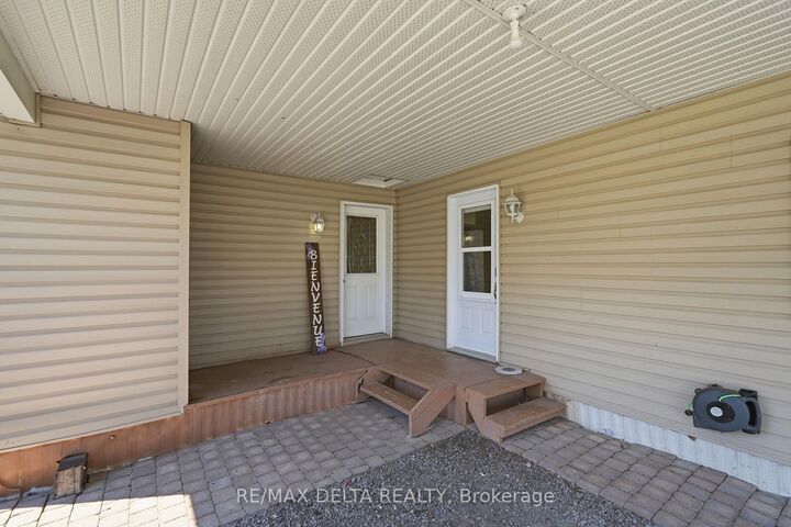 Property Photo:  8250 County Road 17 Road 304  ON K4K 1K7 