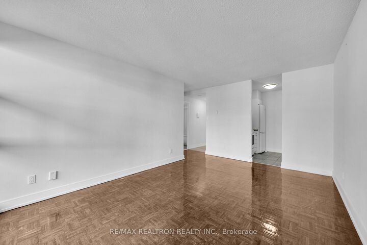 Property Photo:  33 Isabella Street 1907  ON M4Y 2P7 