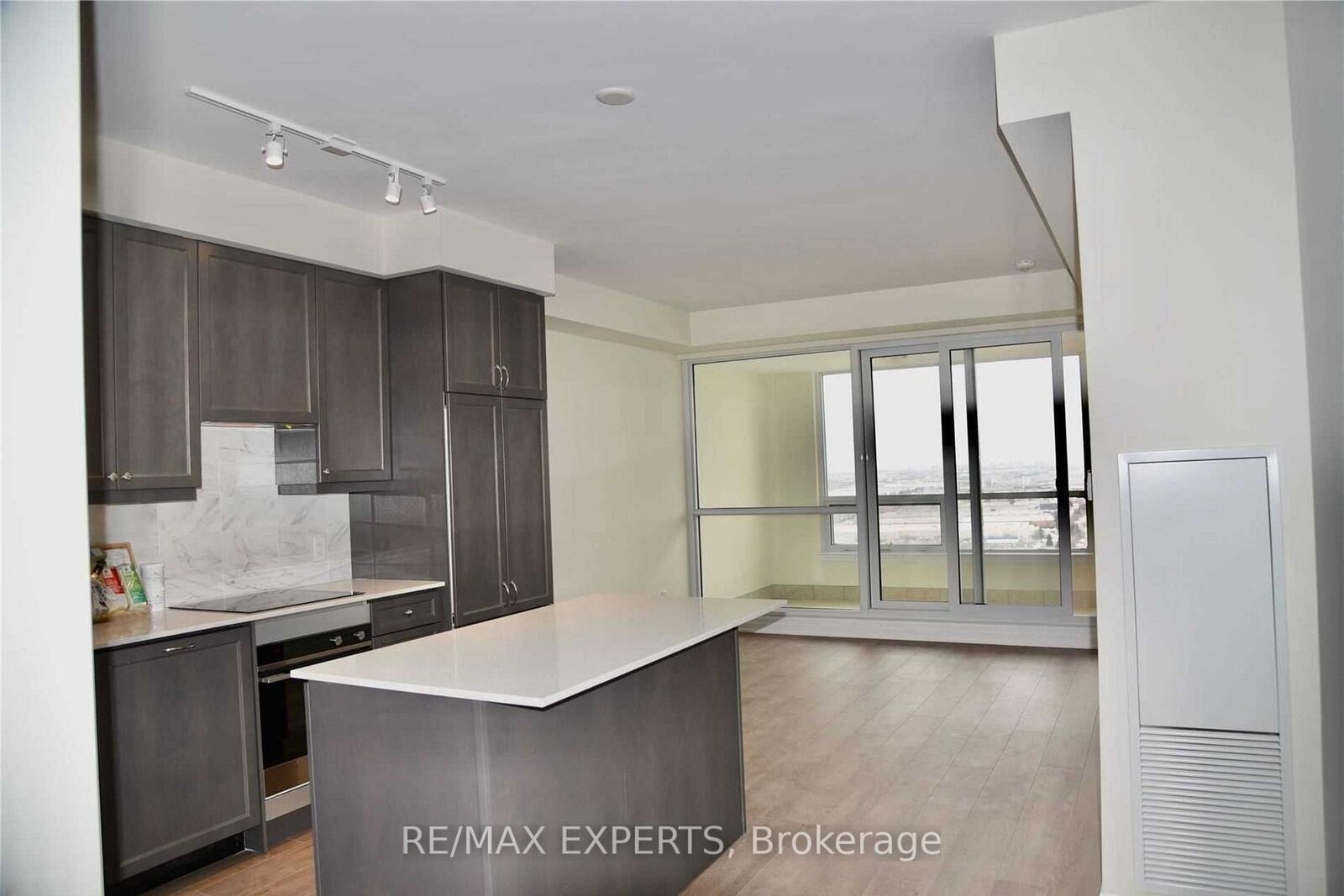 Property Photo:  9075 Jane Street 2307  ON L4K 0L7 