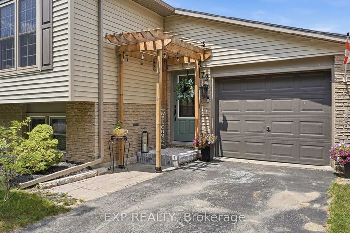 Property Photo:  72 Crestlynn Crescent  ON N3Y 4X3 