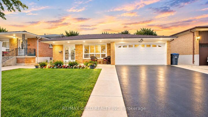 Property Photo:  7428 Pickfair Drive  ON L4T 2M9 