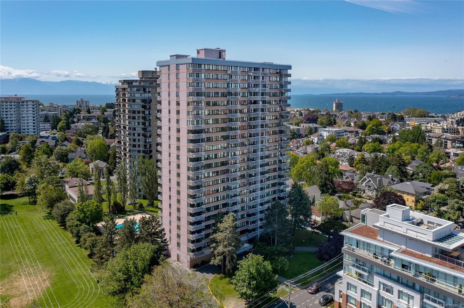 Property Photo:  647 Michigan St #1106  BC V8V 1S9 