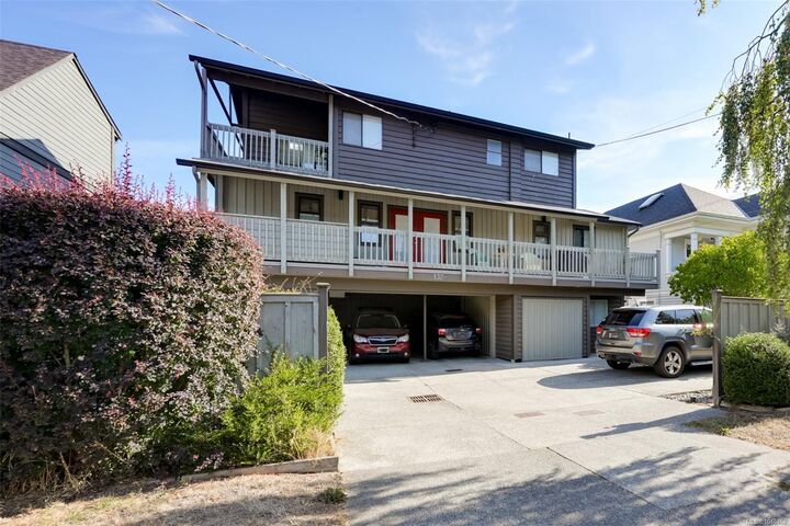 Property Photo:  132 Michigan St #1  BC V8V 1R1 