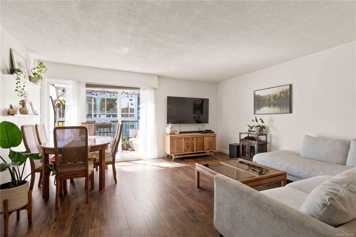 Property Photo:  210 Douglas St #2  BC V8V 2P2 