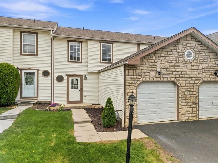 Property Photo:  203 Pine Valley Dr  PA 15126 
