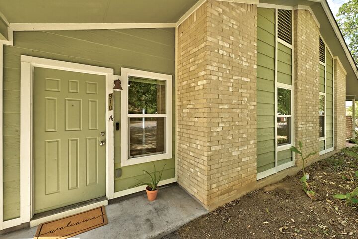 Property Photo: 910 Bret Lane A TX 78721