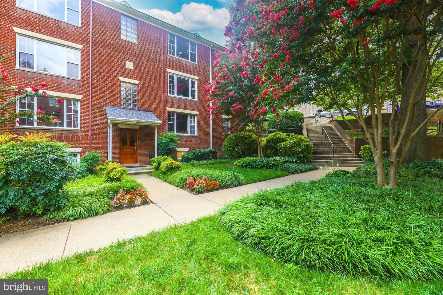 Property Photo: 1224 N Meade Street Es102 VA 22209