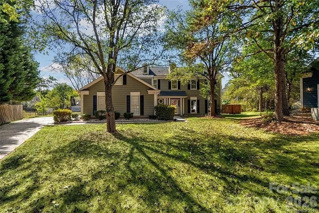 Property Photo:  3709 Stoneglen Path  NC 28269 