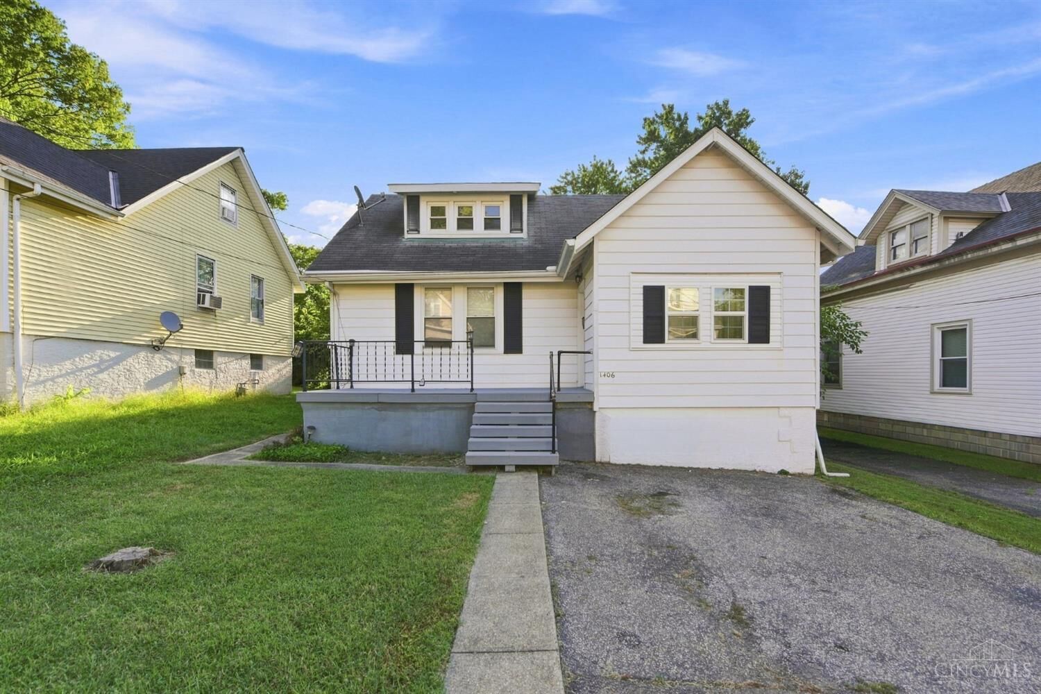 Property Photo: 1406 Beech Avenue OH 45205
