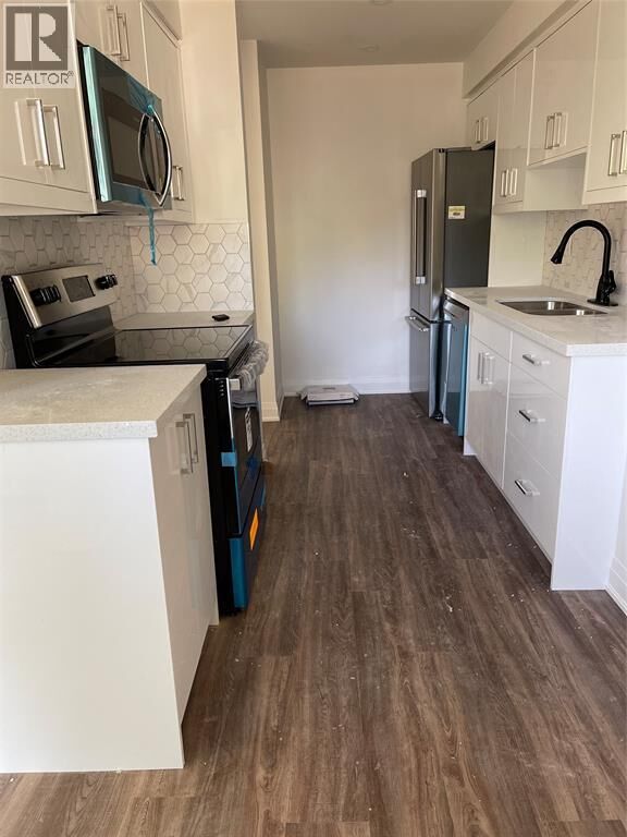 Property Photo:  190 Bedford Crescent  ON N7S 4B5 