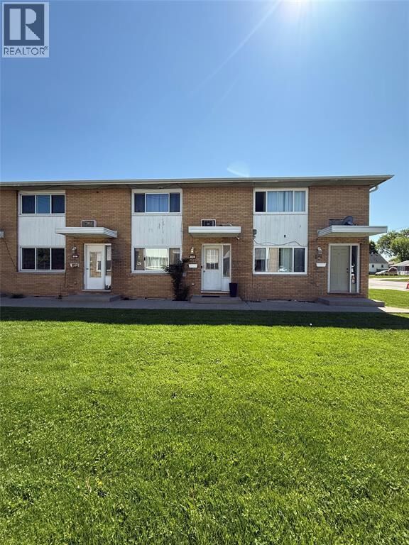 Property Photo:  820 Wellington Street 23  ON N7T 1J5 