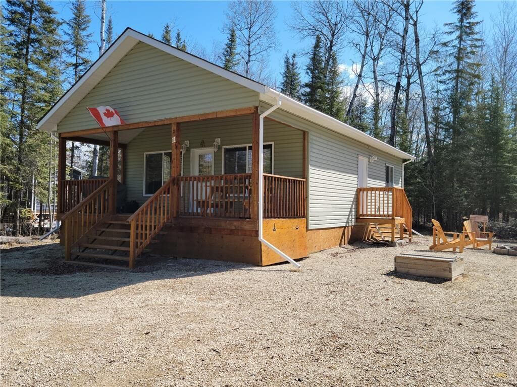 Property Photo:  11 Snowberry Place  MB R0C 1A0 