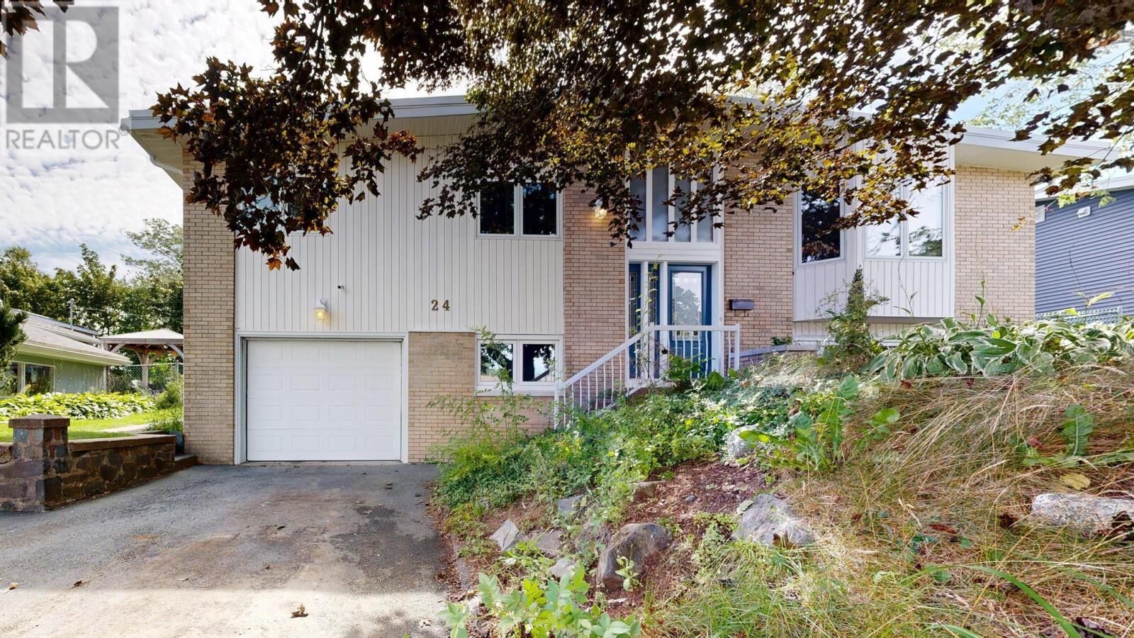 Property Photo:  Deepwood     Clayton Park Crescent 24  NS B3M 2Y5 