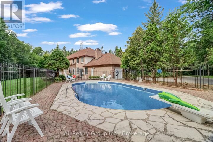 Property Photo: 4 Royal County Downs ON K2R 1C2
