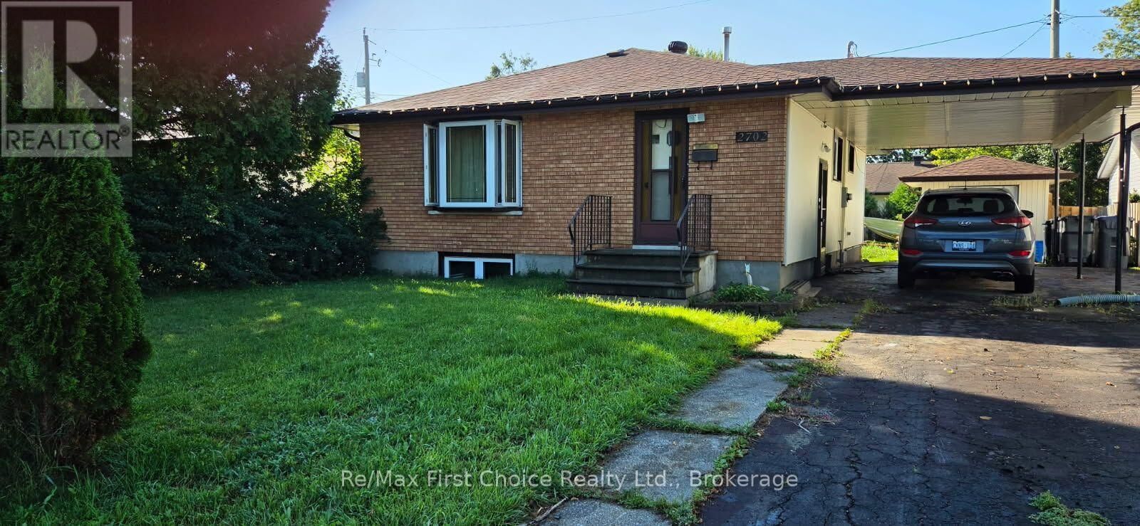 Property Photo:  2702 East Churchill Drive East  ON P7C 1V3 